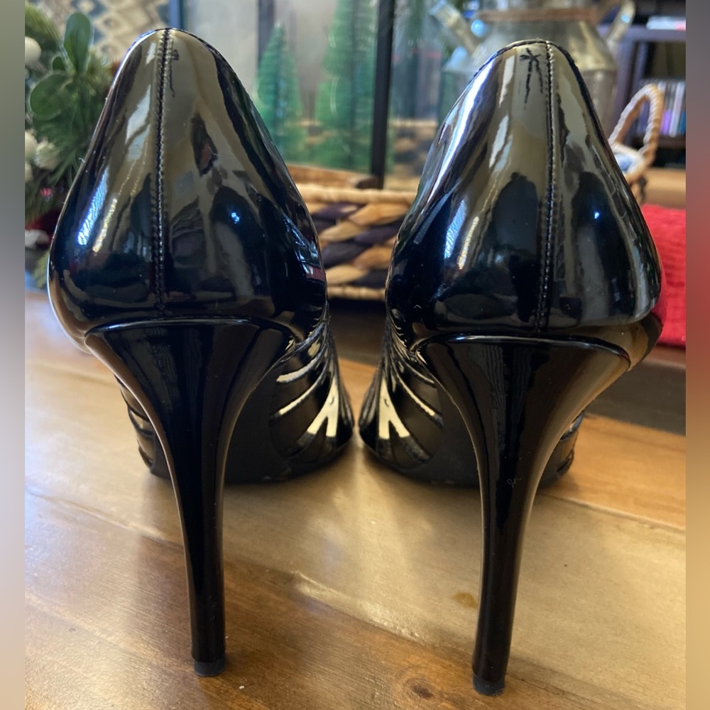Elegant Black Stiletto Heels - Picture 5 of 9